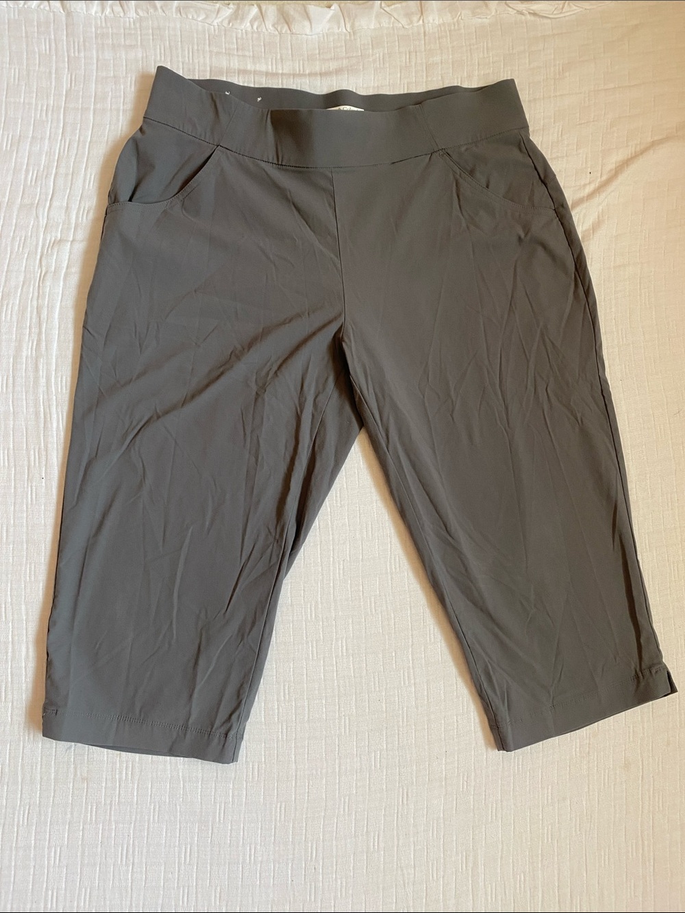 ATHLETA Gray Cropped Ponte-Style Capri Pants